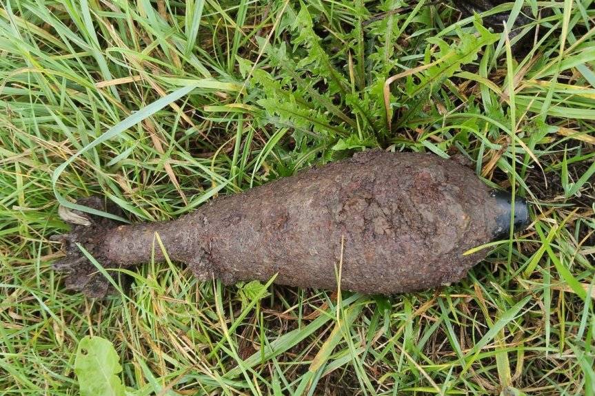 Policjanci zabezpieczali miejsce odnalezienia niewybuchu