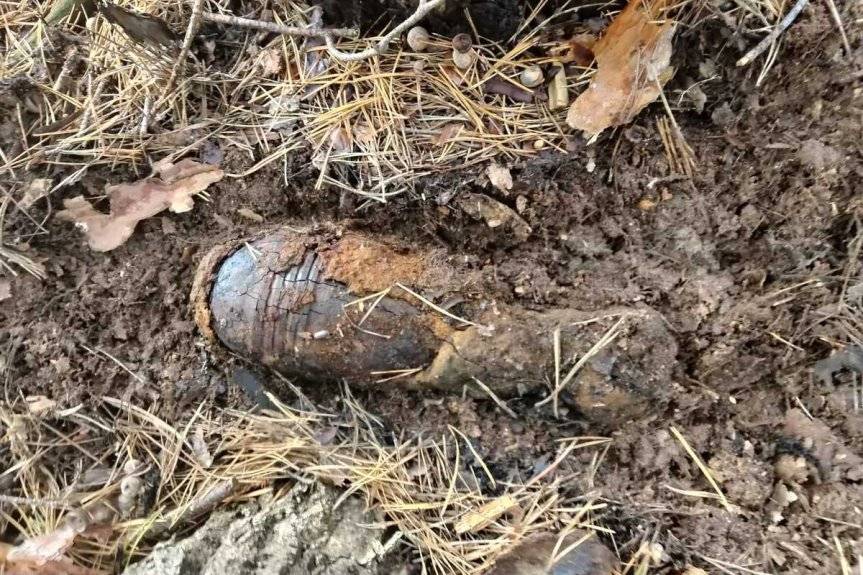 Policjanci zabezpieczali miejsce niewybuchu