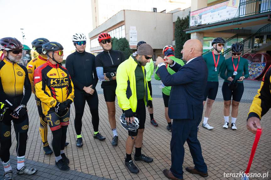Rowerzyści przemierzają powiat krośnieński