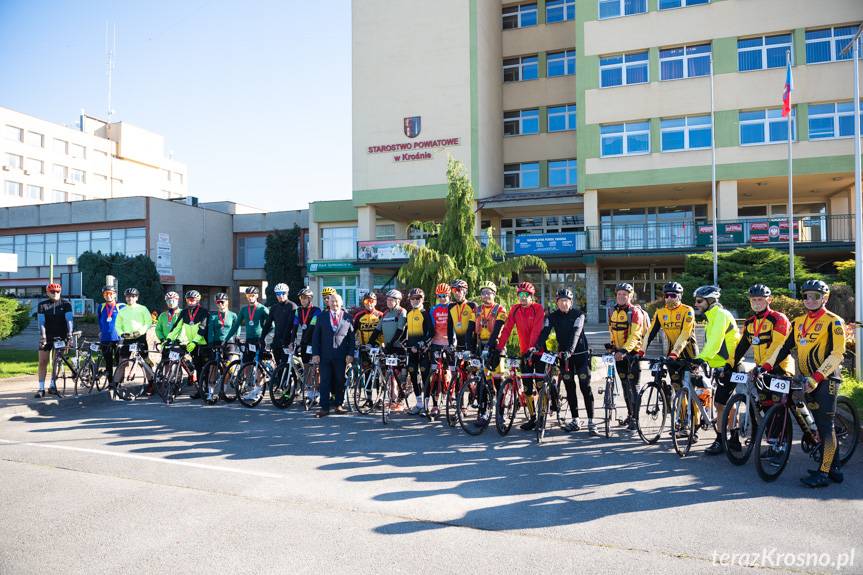 Rowerzyści przemierzają powiat krośnieński