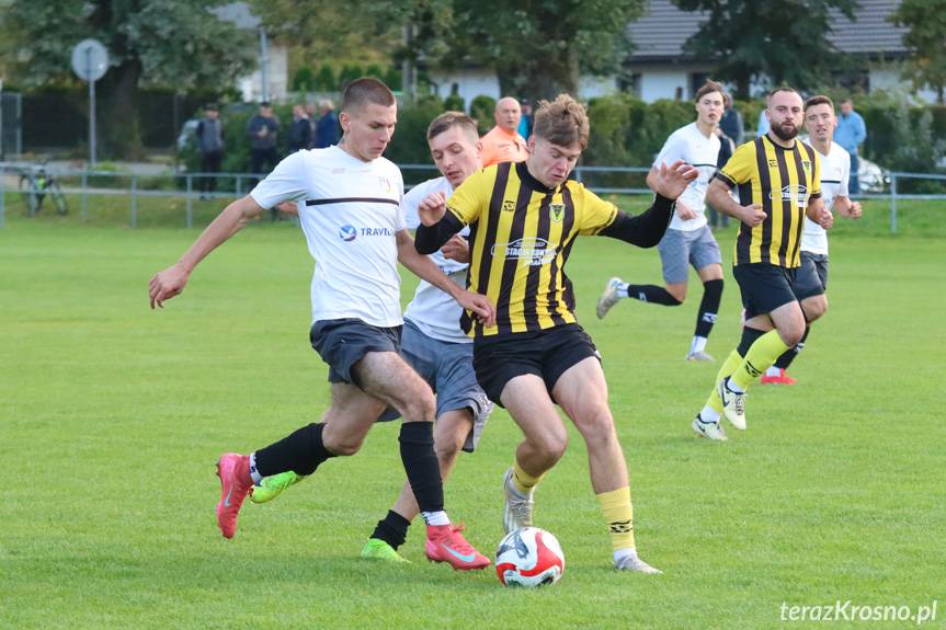 Zwycięstwo Iwonki Iwonicz w derbach gminy Iwonicz-Zdrój. Dublet Norberta Glazera [ZDJĘCIA]