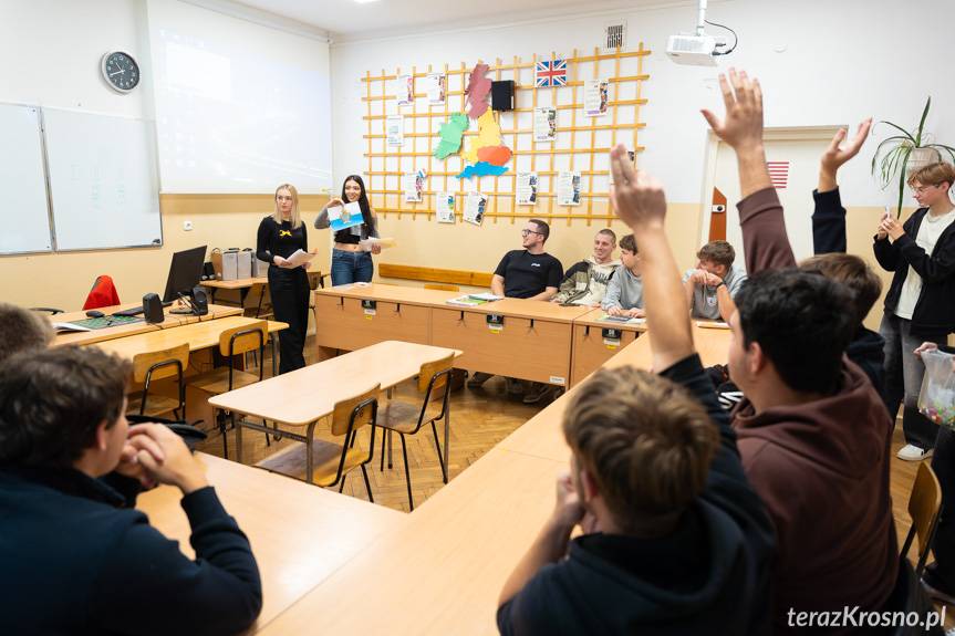 Języki obce połączyły młodzież w krośnieńskim "Elektryku" [ZDJĘCIA]