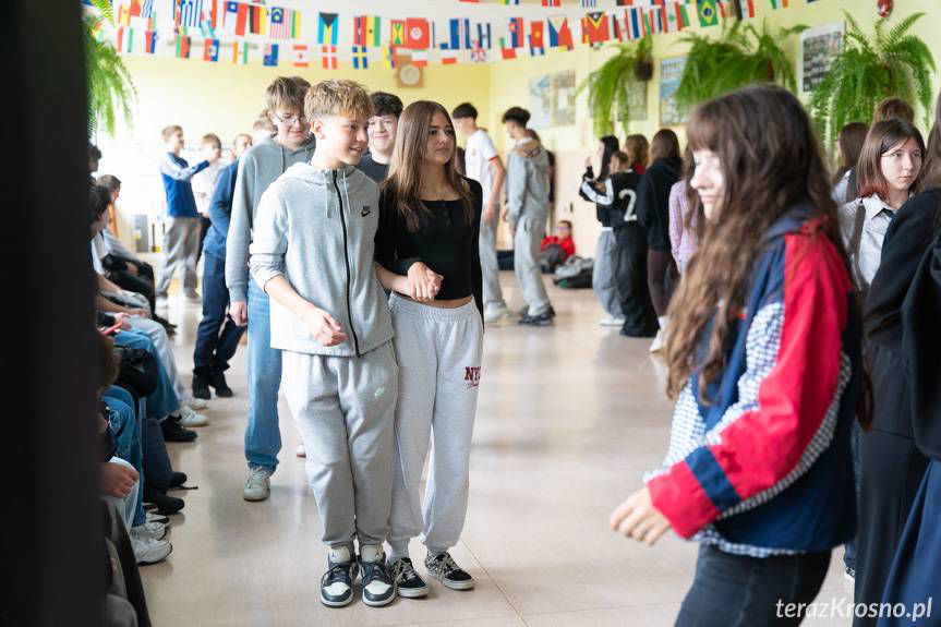 Języki obce połączyły młodzież w krośnieńskim "Elektryku" [ZDJĘCIA]