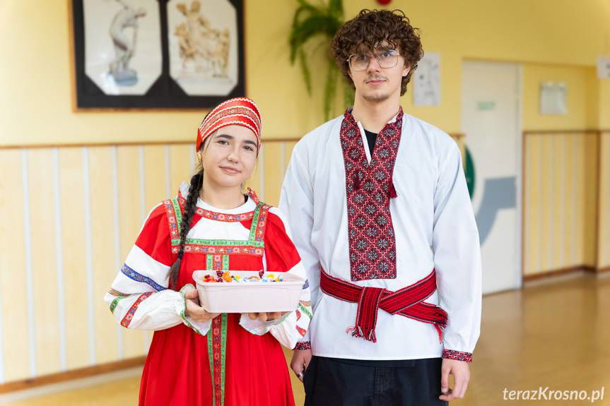 Języki obce połączyły młodzież w krośnieńskim "Elektryku" [ZDJĘCIA]