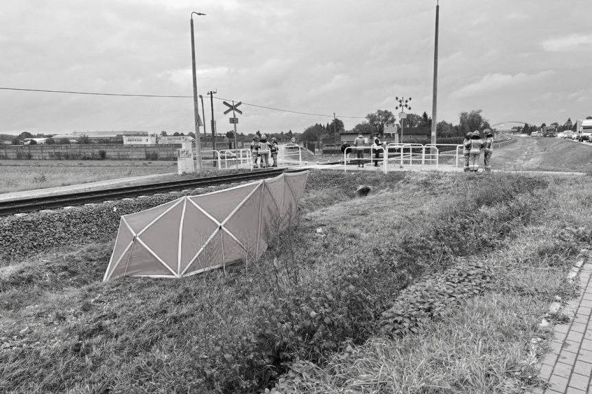 Tragedia na torach. Nie żyje dziadek i jego 11-letnia wnuczka