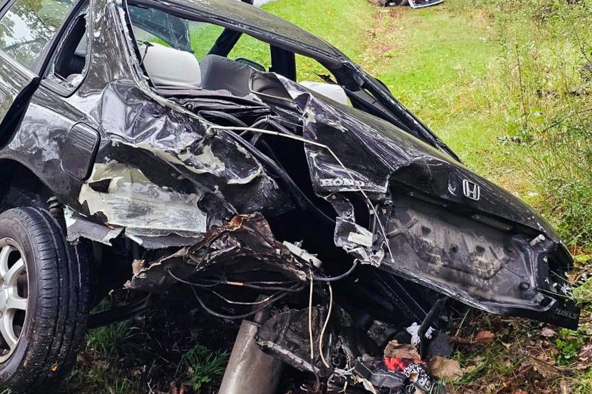 Zderzenie dwóch aut pomiędzy Czarną a Chotową