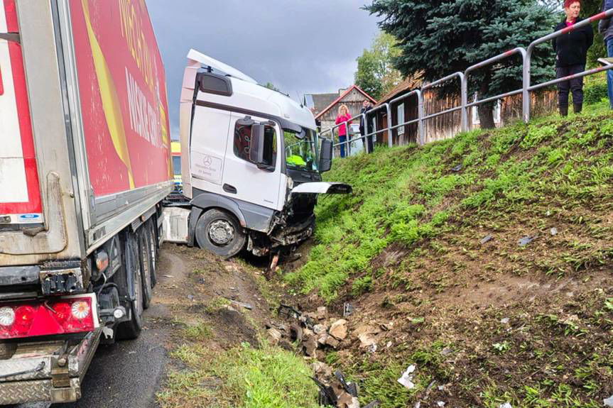 Wypadek z udziałem ciężarówki w gminie Brzostek