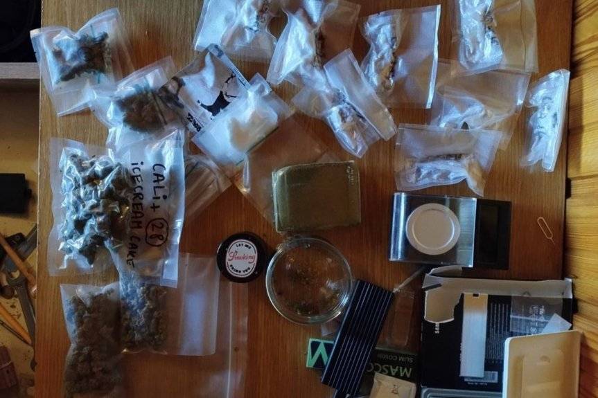 Wpadka 30-latka. Przy sobie miał mefedron, w domu kolejne narkotyki