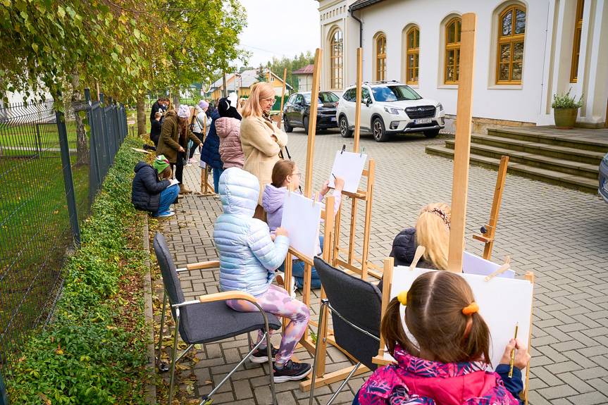 Artystyczna jesień w Jaszczwi - plener malarski uczniów