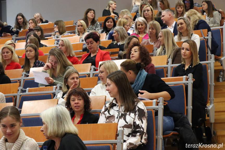 Uzależnienie od smartfonów, komputerów, mediów społecznościowych. Ogromne zagrożenie dzieci i młodzieży