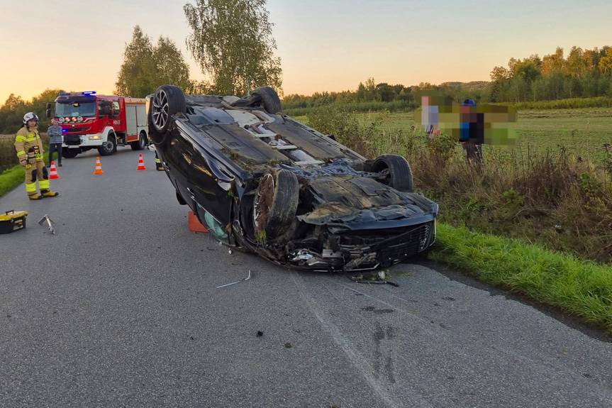 Dachowanie samochodu w powiecie jasielskim