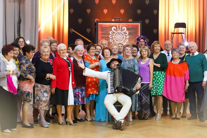 Góralska muzyka i dobra zabawa na Senioraliach w Rogach