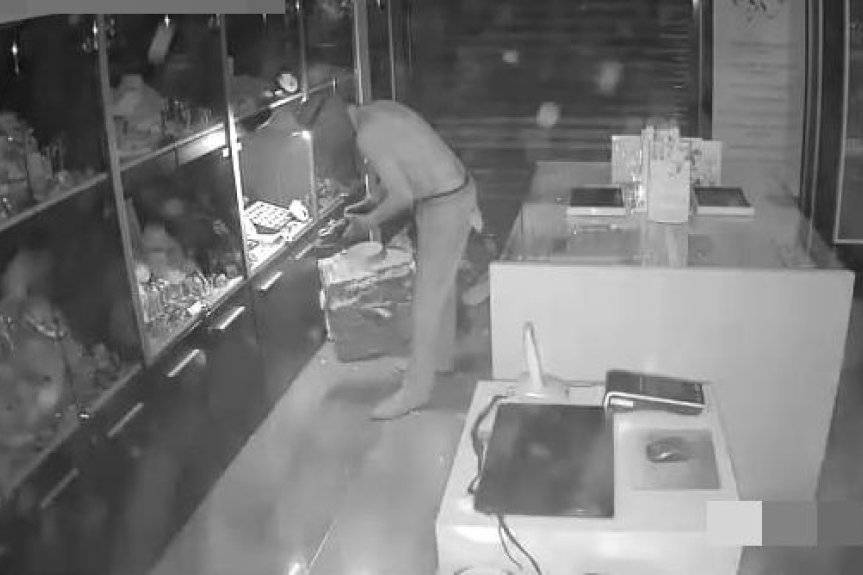 Włamał się do jubilera przez szyb wentylacyjny