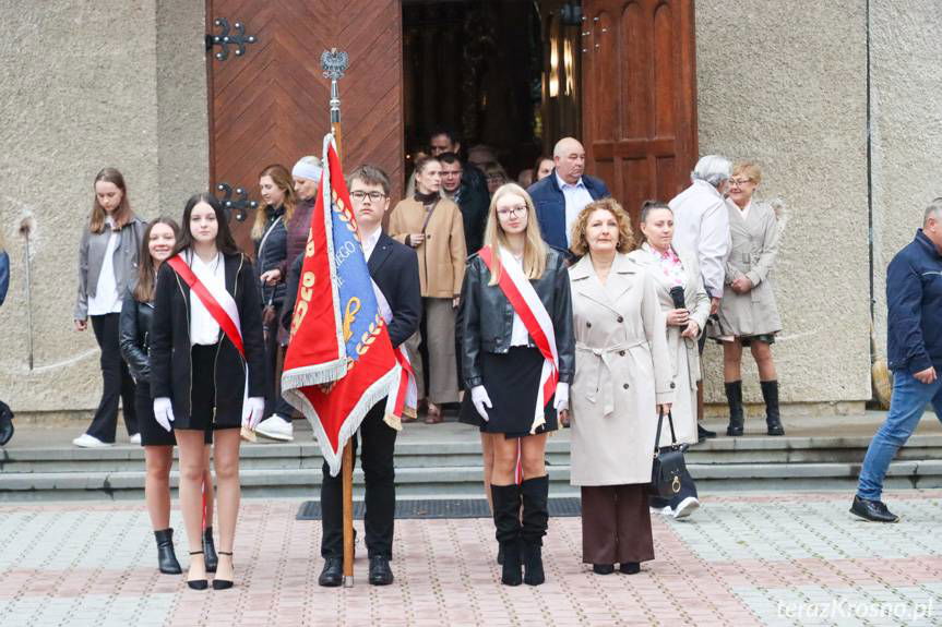 Szkoła z wielkimi tradycjami. Wyjątkowy jubileusz SP w Haczowie [ZDJĘCIA] 