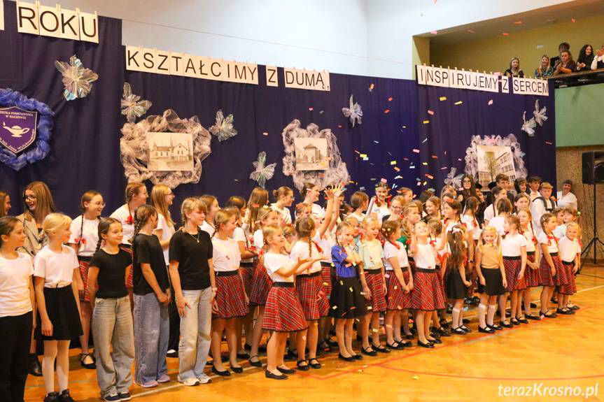Szkoła z wielkimi tradycjami. Wyjątkowy jubileusz SP w Haczowie [ZDJĘCIA] 