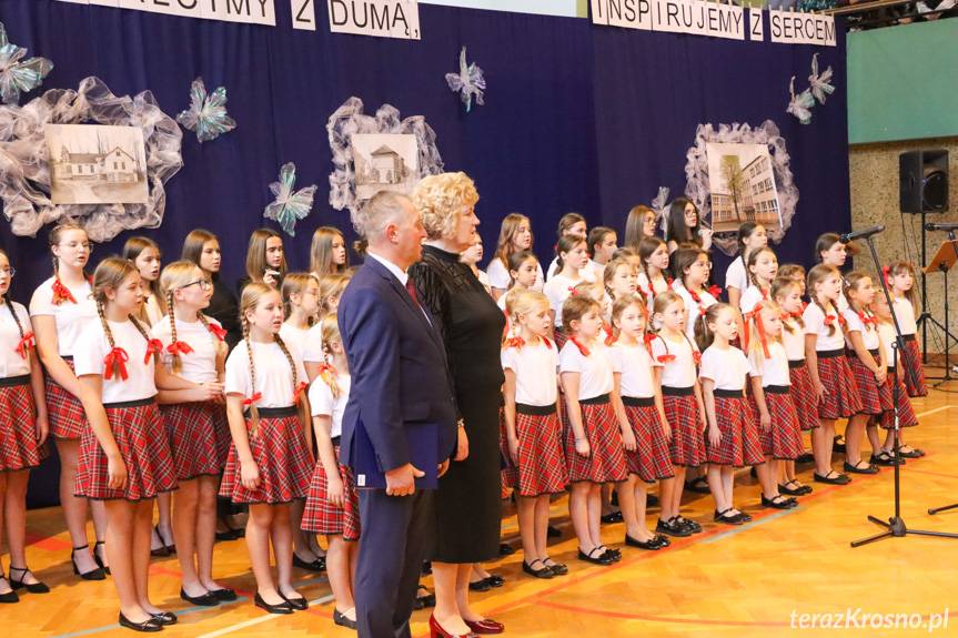 Szkoła z wielkimi tradycjami. Wyjątkowy jubileusz SP w Haczowie [ZDJĘCIA]