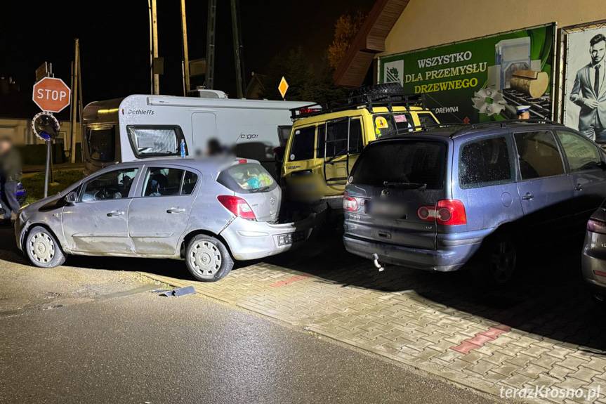 Kolizja w Miejscu Piastowym. Uszkodzone 4 samochody