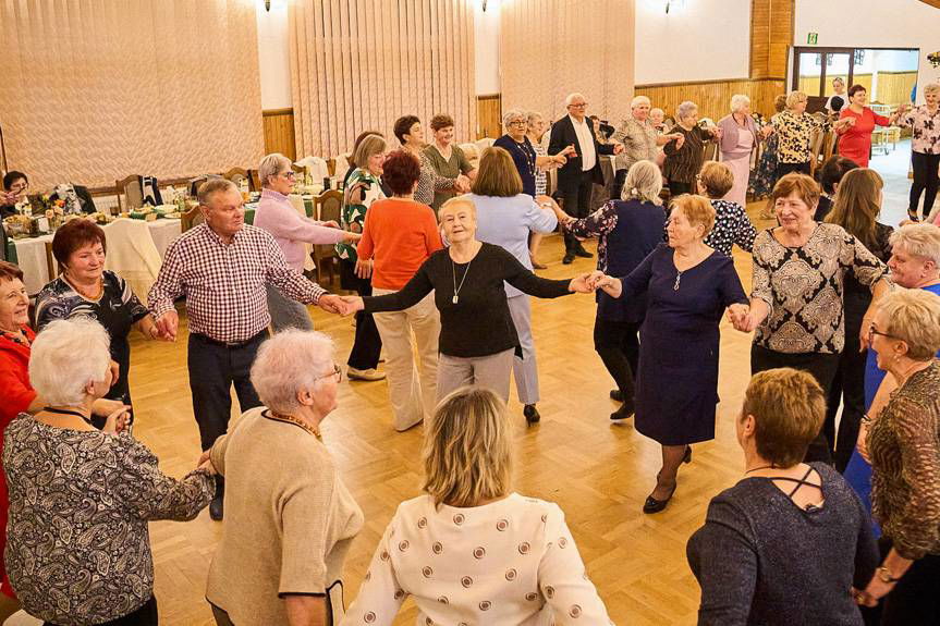 Seniorzy z Gminy Jedlicze spotkali się na inauguracji działalności klubów