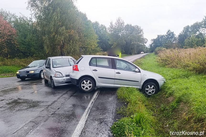 Volkswagen i Toyota zderzyły się na ulicy Białobrzeskiej w Krośnie