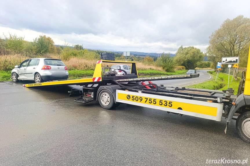 Volkswagen i Toyota zderzyły się na ulicy Białobrzeskiej w Krośnie