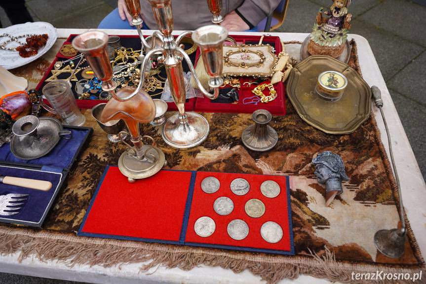 Ostatni w tym roku jarmark staroci odbywa się przed Etnocentrum