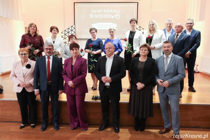Dzień Edukacji Narodowej. Burmistrz uhonorował nauczycieli z gminy Rymanów [ZDJĘCIA]