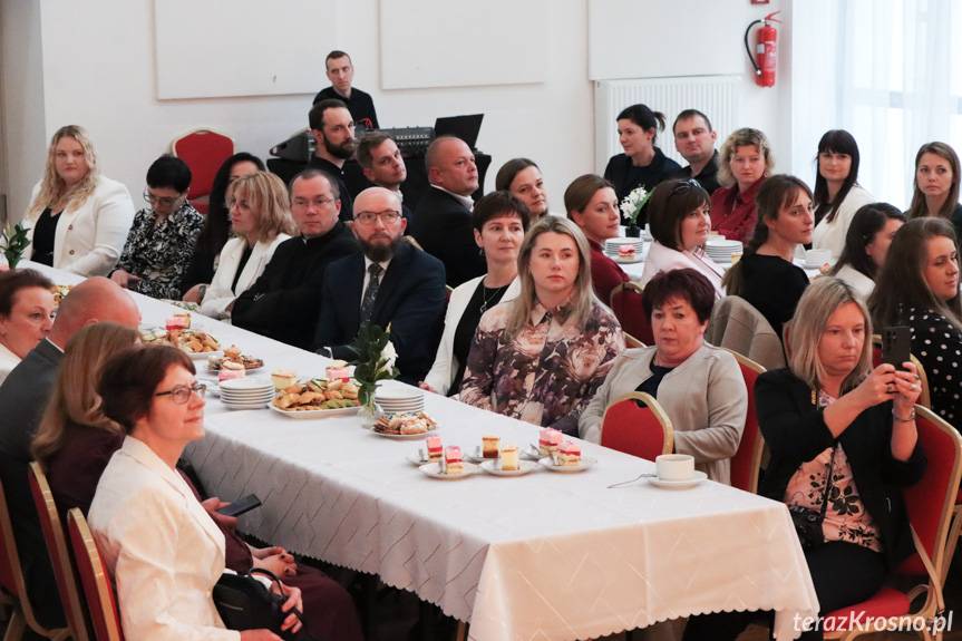 Dzień Edukacji Narodowej. Burmistrz uhonorował nauczycieli z gminy Rymanów [ZDJĘCIA]