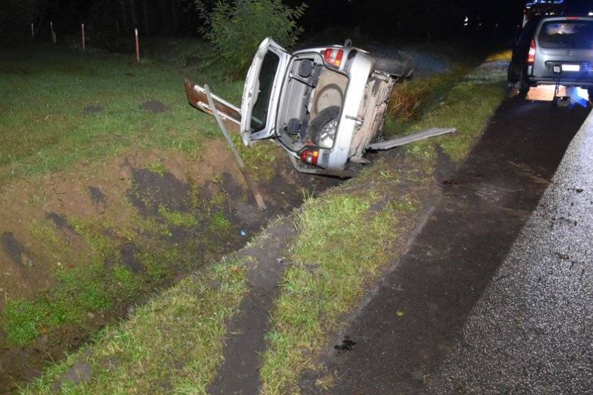 28-latek z zakazem prowadzenia rozbił auto po pijanemu