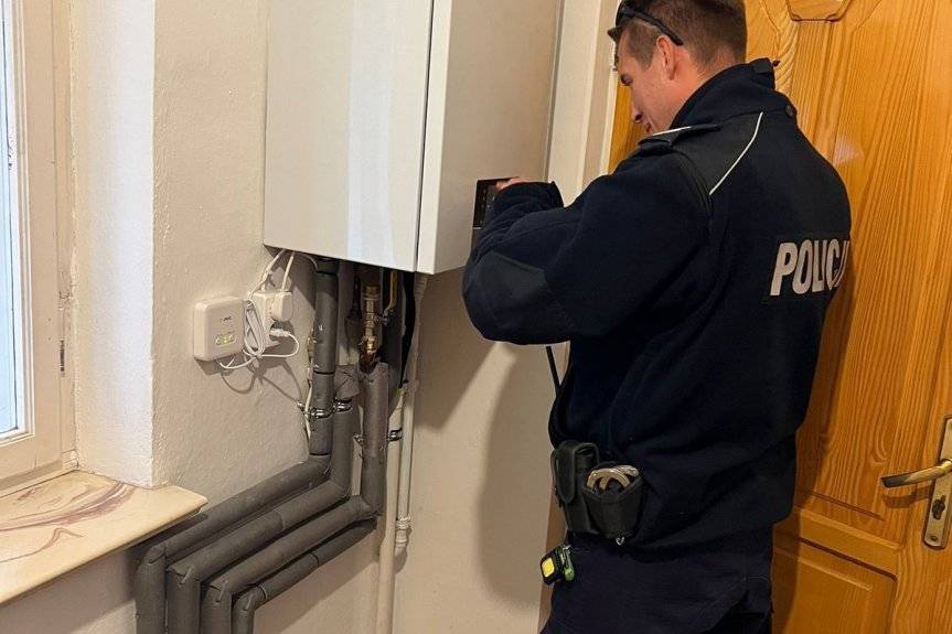 Dzielnicowi pomogli 91-letniej seniorce