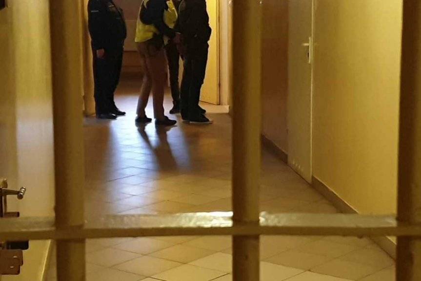 Pijany 22-latek uderzył w latarnię