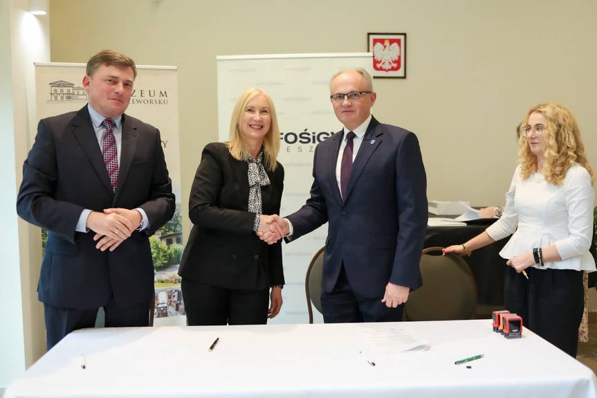 Dzięki dotacji Dąb Poganin przetrwa kolejne pokolenia