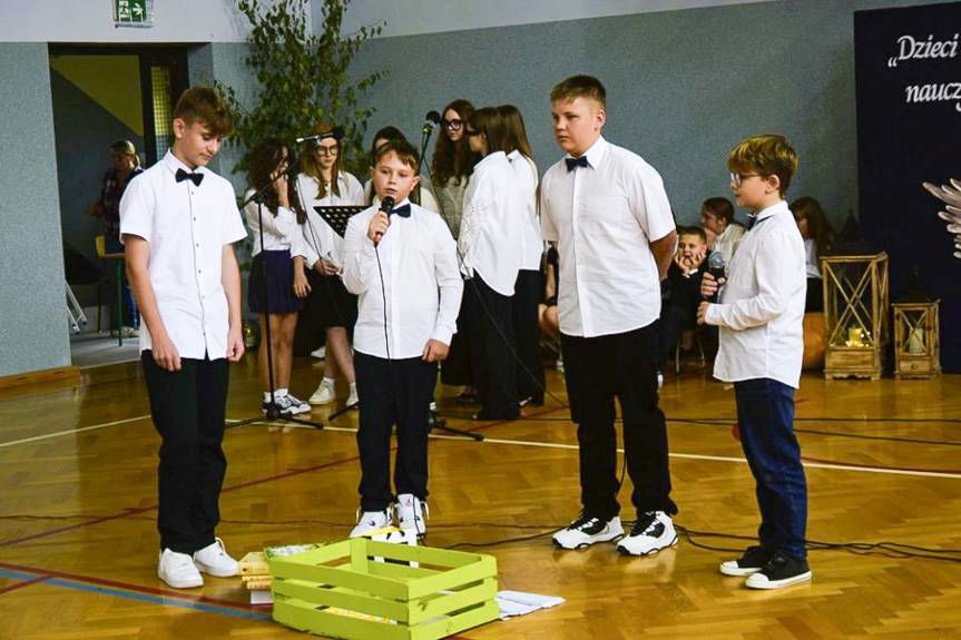 Wójt Gminy Wojaszówka nagrodził nauczycieli i najlepszych uczniów