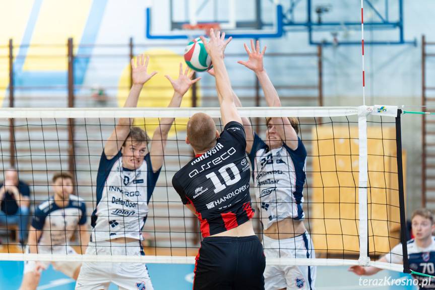 Karpaty - PANS Krosno bez straty seta z AKS AZS UR Rzeszów [ZDJĘCIA]