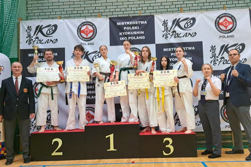 Sześć pucharów dla karateków z Krosna na Mistrzostwach Polski