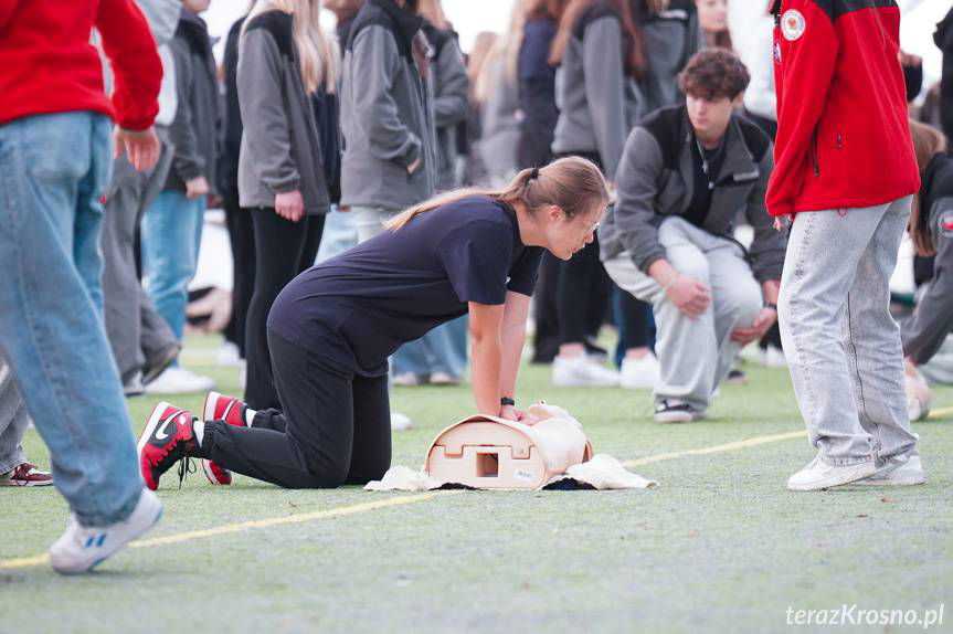 Rekord pobity! 595 osób jednocześnie wykonywało RKO w Krośnie