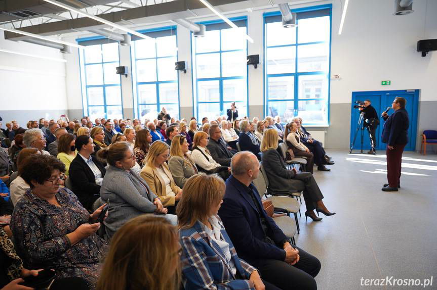 Wiceminister Katarzyna Lubnauer w Krośnie. Szkoła ma nadążać za zmieniającym się światem