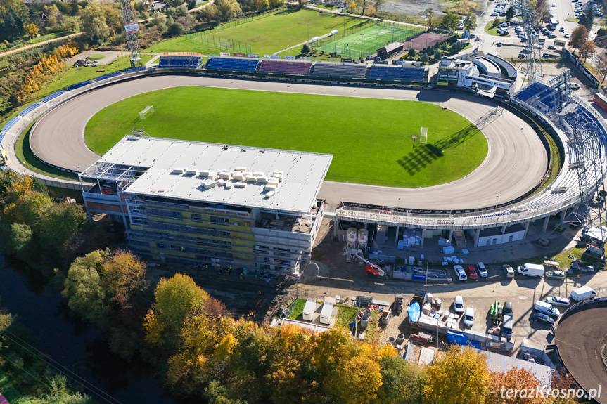 Coraz bliżej końca budowy trybuny stadionu w Krośnie [ZDJĘCIA]