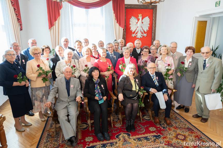 Krosno świętuje Złote Gody. Medale i gratulacje dla par małżeńskich