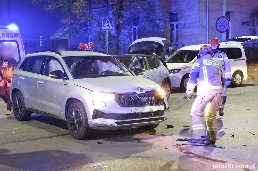 Zderzenie na ulicy Kolejowej - jedna osoba pod opieką ratowników