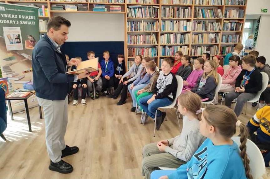 Podróżując z wierszami…- spotkania z Łukaszem Dębskim