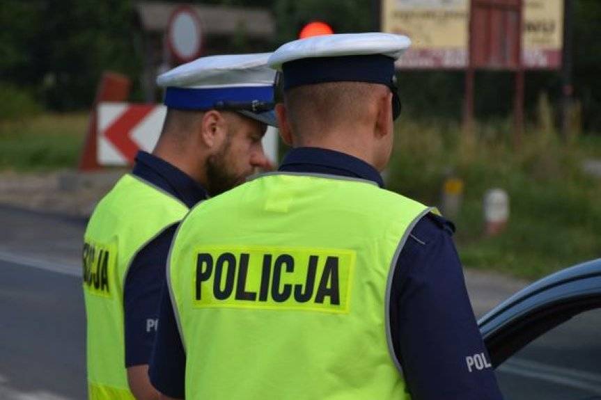 Nietrzeźwy kierowca renault bez prawa jazdy