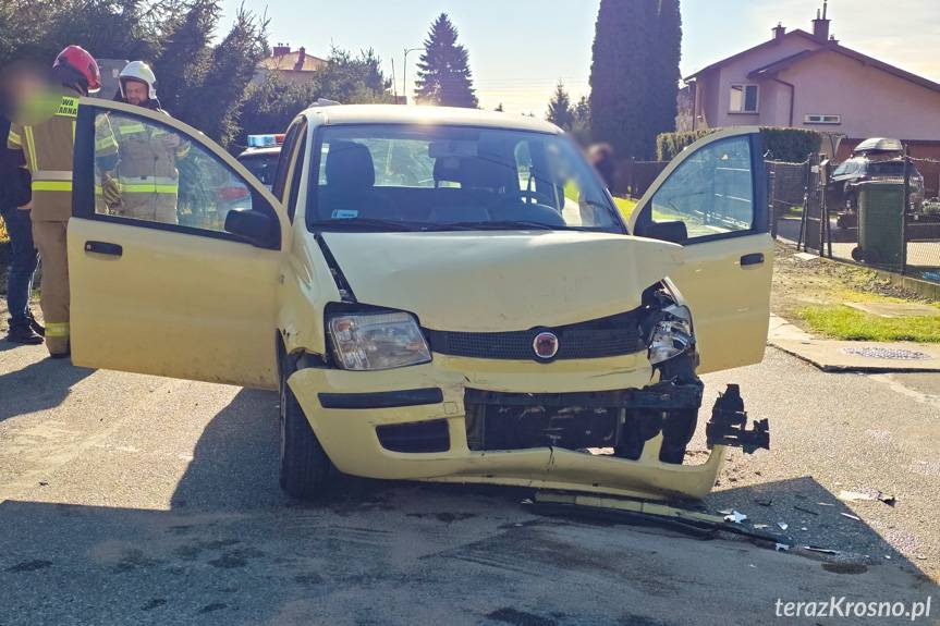 Zderzenie na skrzyżowaniu w Jedliczu. Dwie osoby zabrane do szpitala