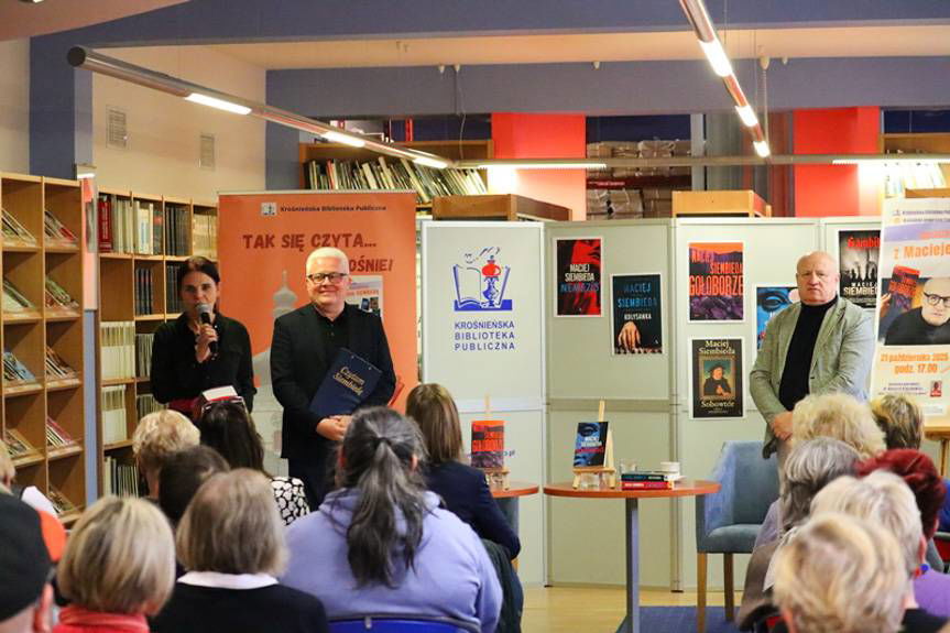 Literacki wieczór z Maciejem Siembiedą w Krośnie zachwycił czytelników