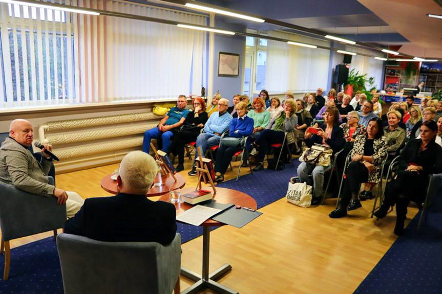 Literacki wieczór z Maciejem Siembiedą w Krośnie zachwycił czytelników