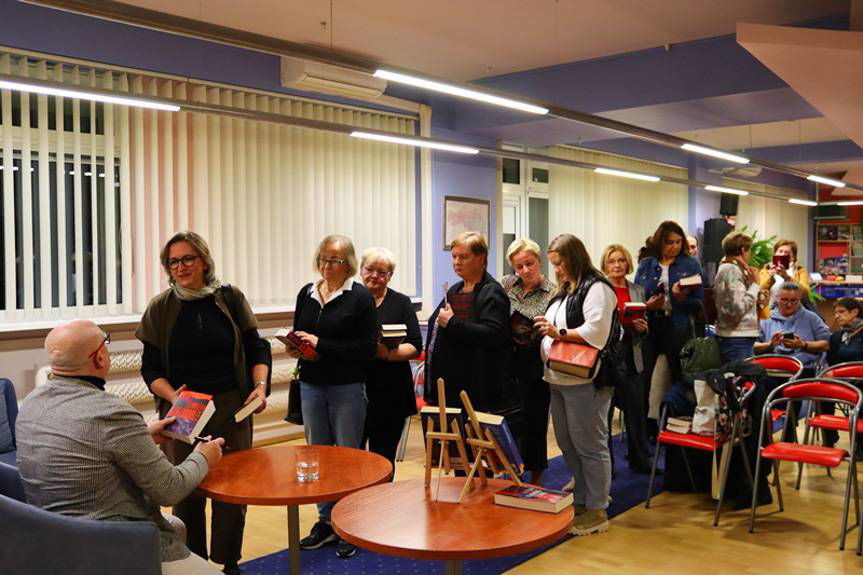 Literacki wieczór z Maciejem Siembiedą w Krośnie zachwycił czytelników