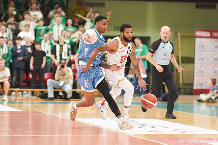 Wyczekiwane zwycięstwo krośnieńskich koszykarzy [ZDJĘCIA]