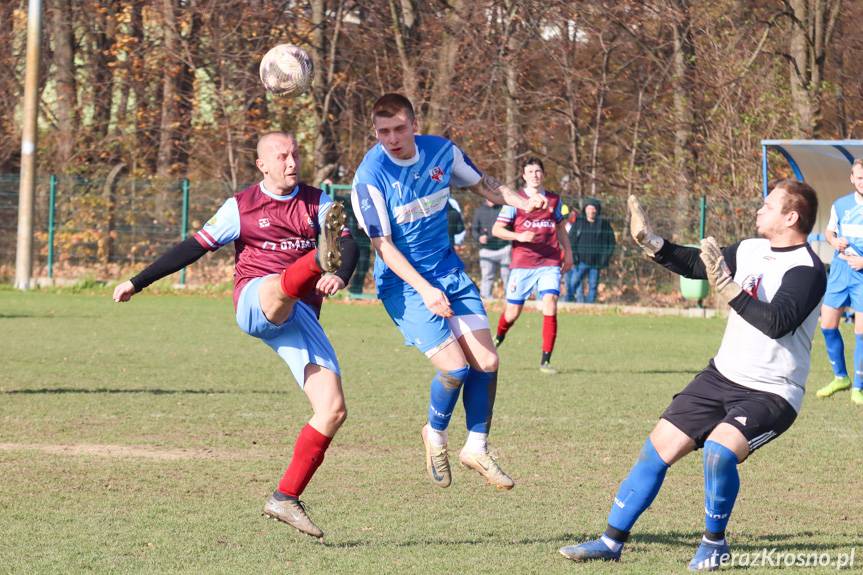 Zwycięstwo Guzikówki Krosno z Orłem Pustyny. Cztery bramki Tomasz Kolasińskiego [ZDJĘCIA]