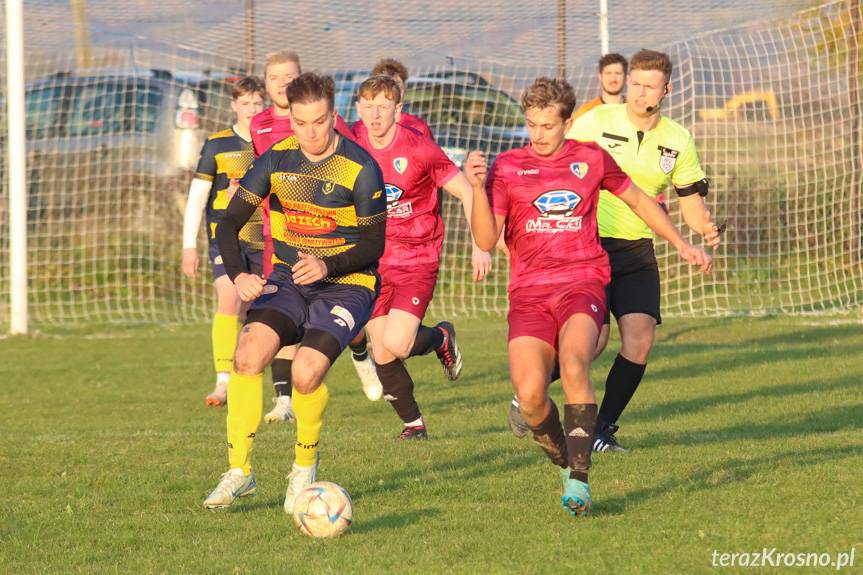 Ciężka przeprawa Rędzinianki Wojaszówka we Wróbliku Szlacheckim. Hat trick Tomasza Wąchały [ZDJĘCIA]