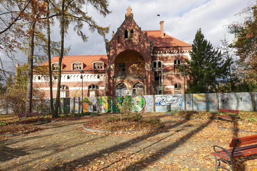 Metamorfoza Pałacu Kaczkowskich w Krośnie. Kultowa szklana grota ożyje na nowo