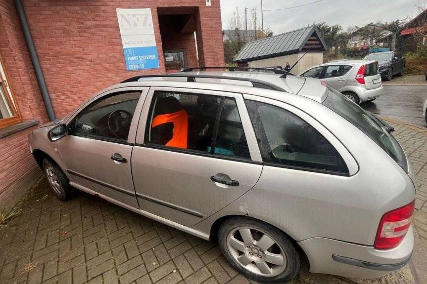 Pijany kierowca o mało nie wjechał w przychodnię